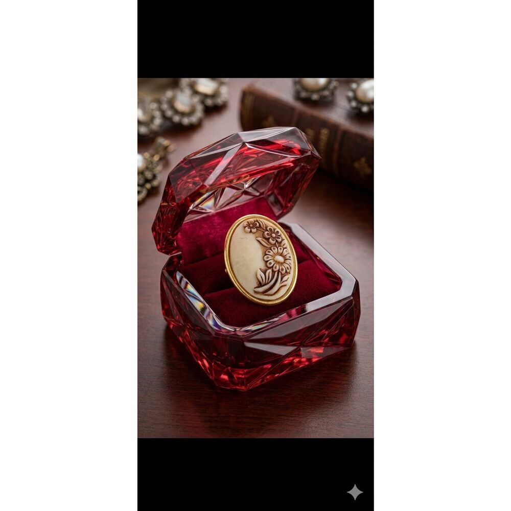 Vintage flower cameo brooch.